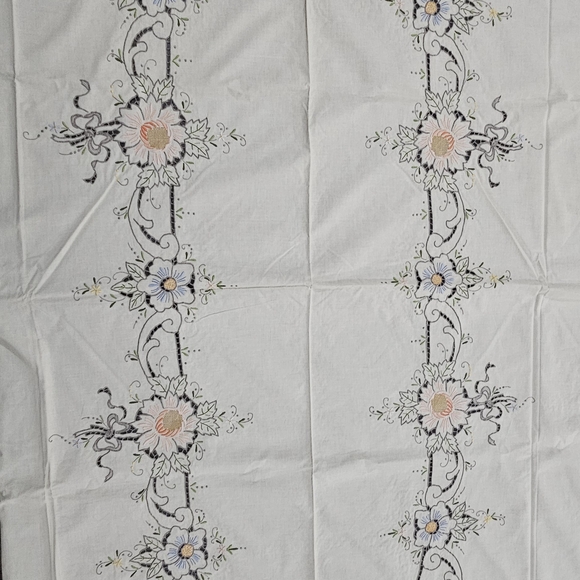 Floral Embroidered Tablecloth - Cream and Multicolor - Picture 3 of 10